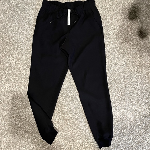 lululemon athletica Pants - Lululemon jogger with cuff ankle black and smooth size 6